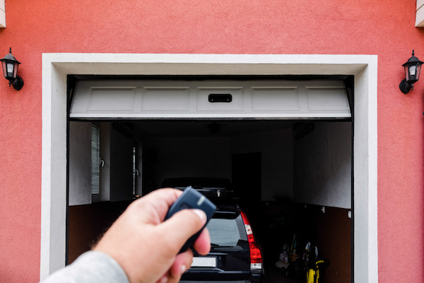 Benefits of Parking Your Car in a Garage vs. Outdoors