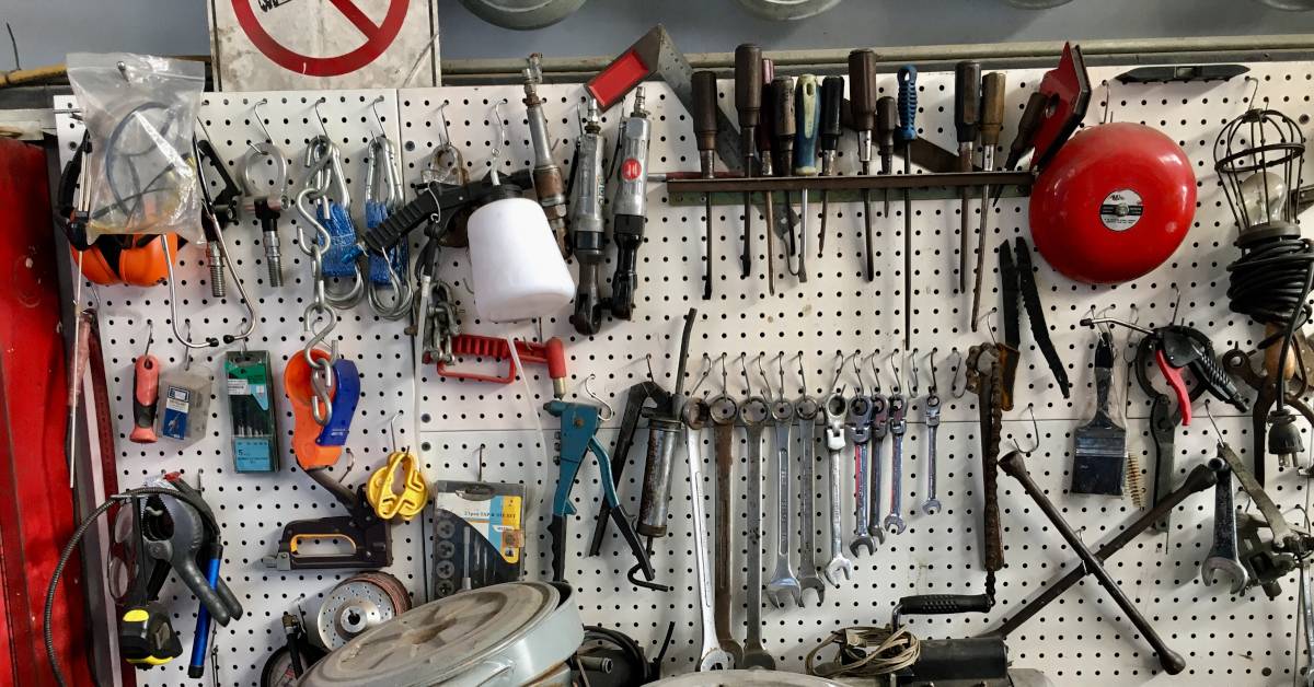 Giel-Garage-Doors-Peg-Board-Organization