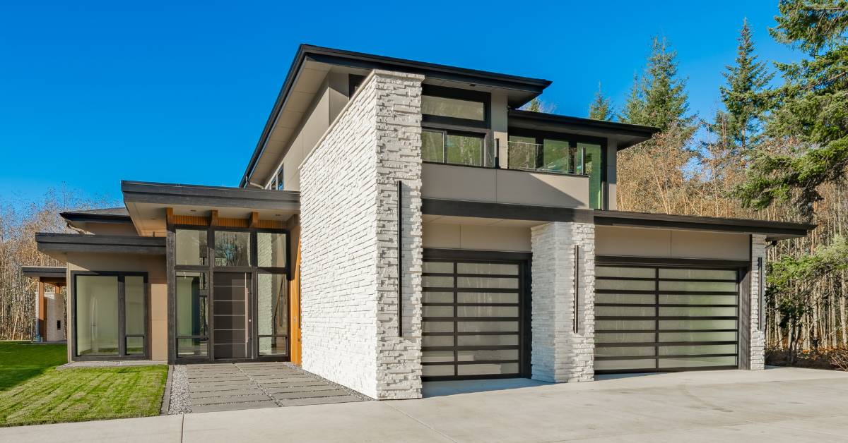 Giel-Garage-Doors-Enhancing-Curb-Appeal-With-Aesthetic-Garage-Doors